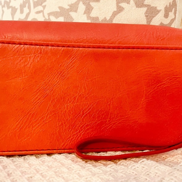 Relic Orange Clutch‎ with Wristlet and Zipper Closure - Picture 2 of 4
